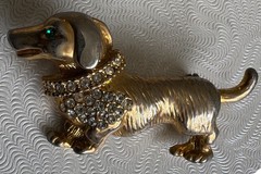 Vintage Dachshund brooch gold-tone metal rhinestone-encrusted collar 1 3/4″
