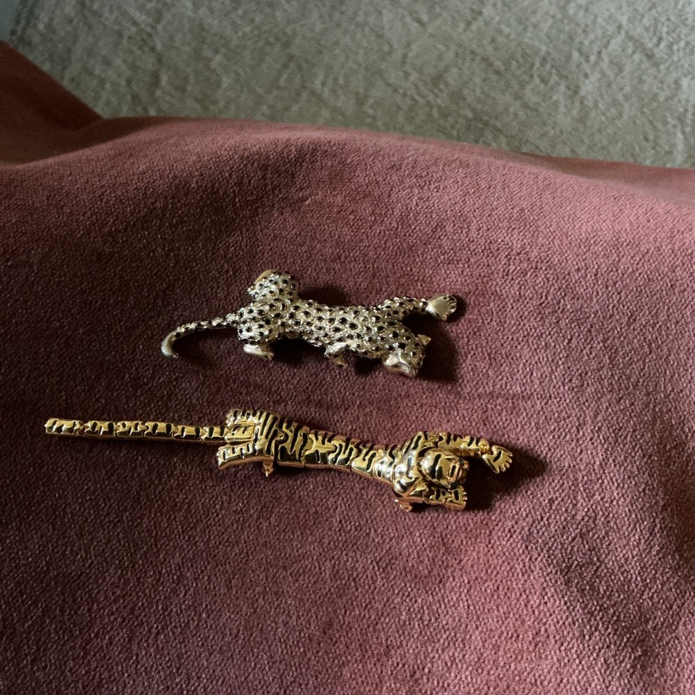 Vintage Black And Gold Tone Tiger Shoulder Pin Emerald Eyes & Leopard Pin