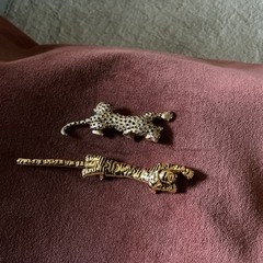 Vintage Black And Gold Tone Tiger Shoulder Pin Emerald Eyes & Leopard Pin