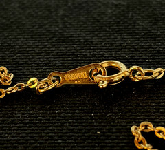 vintage Avon faux pearl Heart Pendant necklace, gold tone (17 inch)