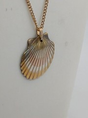 1970S Barton & REED Damascene Clam Shell Design Pendant Necklace
