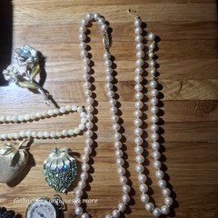 Vintage mixed Costume Jewelry brooch Lot + Etc Rhinestones