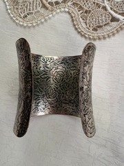 Vintage Wide Rose Cuff Bracelet – 3″ Silver Tone Floral Engraved – Adjustable