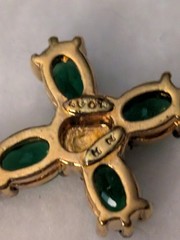 Avon 2003 Green Stones Cross Pendant Gold Tone 18 ” Necklace. Vintage