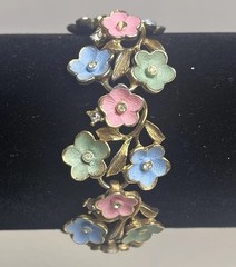 Vintage Floral Flowers Bracelet Gold Tone Enamel Rhinestone Fold Over Clasp 6.5″