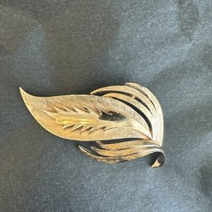 Crown Trifari 1955-1969 Brushed Gold Tone Leaf Signed Pin Brooch