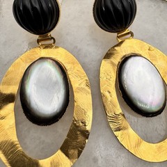 Vintage Nicolas Frangos Gold Tone Mother Of Pear Black Resin Dome Earrings