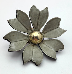 Vintage Gray Enamel Flower Brooch Gold Tone 45mm Mid Century