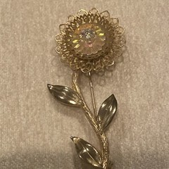 VTG Filigree Flower Brooch Pin w Clear AB Margarita Rivoli Crystal Gold Tone 4”