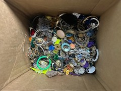 17 Pounds Pierced Vintage To Fashion Mixed Metals Earrings Jewelry Lot #70