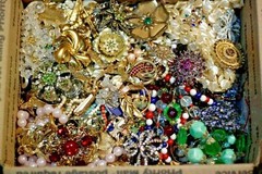 Estate Jewelry Lot ALL GOOD Wearable Resell Vintage Now 12+ Pcs Brooch Earring