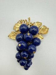 Vintage Gold Tone Leaf Blue Grape Cluster Brooch Pin