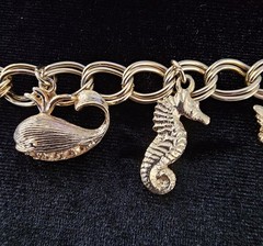 Vtg Lot Gold Tone Nautical Charm Bracelet Sea Turtle & Faux Pearl Crab Brooch