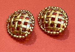 Large (1-3/4″ ) 80s VTG Basket Weave Gold Tone Clip Earrings Statement Runway