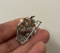 Vintage Retro silver Tone Faux Pearl Flora Bouquet basket Brooch Pin
