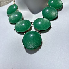 Vintage 1960 – 70s Emerald Green Glitter Lucite Acrylic Statement Necklace 19.5″
