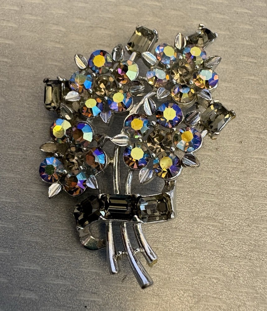 signed LISNER Blue Gray AB Rhinestone Brooch 50s Vintage Spray Bouquet 2-1/4″