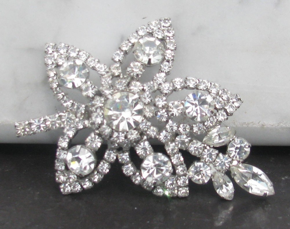 Beautiful Vintage Clear Rhinestone Prong Set Leaf Brooch Pin