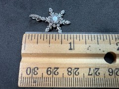 1.64g Vintage Sterling Silver 925 Snowflake Pendant Sparkling Round Accent M