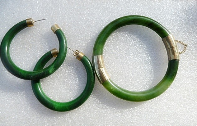 Vintage Green Faux Jade Stone Hinged Bracelet Bangle & Hoop Earrings