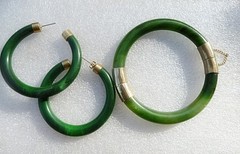 Vintage Green Faux Jade Stone Hinged Bracelet Bangle & Hoop Earrings