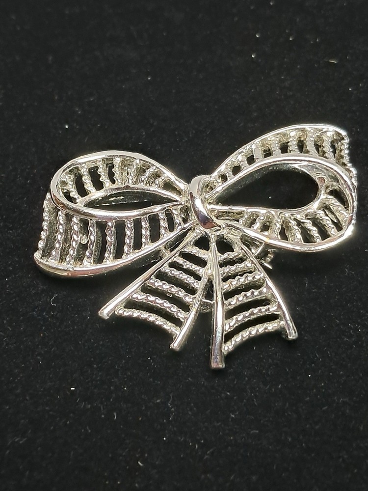 Vintage Gerry’s Silver Tone Openwork Ribbon Bow Brooch Pin Signed
