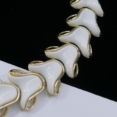 VINTAGE 1950’S CORO WHITE THERMOSET PLASTIC NECKLACE CLIP-ON EARRINGS SET
