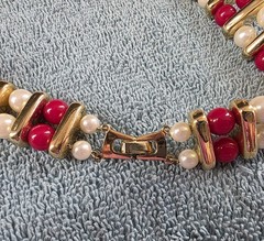 Vintage Red & White Beaded Faux Pearl Gold Tone Choker Necklace, Snap Close 19″