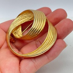 Vintage Gold-Tone Metal Engraved Hammered Abstract Swirling Double-Ring Brooch