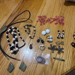 Very Vintage Lot of Costume Jewelry Pieces 17 Pc Project Wearable Signed Stamp88