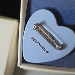 New Vintage Wedgwood Jasperware Blue /White Porcelain heart Pin brooch