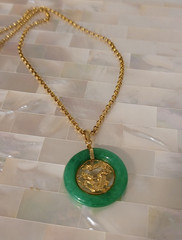 Vintage Chinese 14K Gold Apple Jade Dragon Circle Pendant 4.5 Grams
