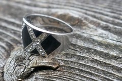 Vintage Sterling Silver Black Onyx & Cubic Zirconia Ring – Size 7.5