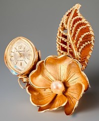 VINTAGE BARONESS SWISS 17 JEWEL WIND-UP BROACH WATCH, RUNS!