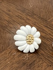 Vintage Monet Earrings Round Gold Tone White Daises Enamel Clip Ons!