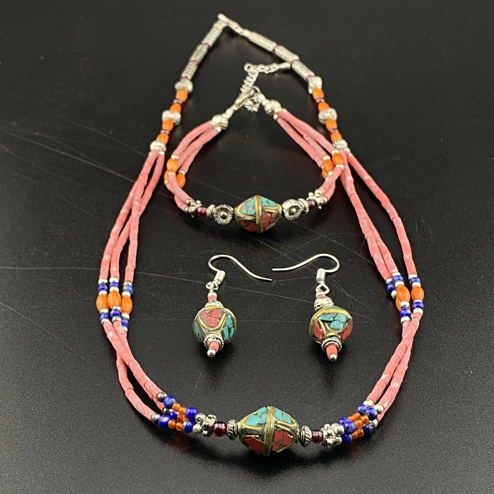 Combination Of Beautiful Colours To Make Set Of Necklace Earrings Bracelet