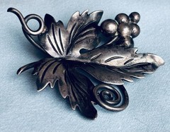 Damask Gallegos Native Taxco Sterlng Silver Vintage Grape Leaf Brooch Pin