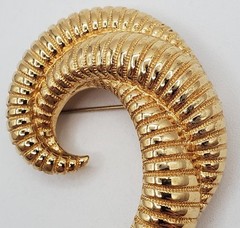 Monet Large Swirl Brooch 2.25in Gold Tone Ribbed Textured Spiral Estate Pin
