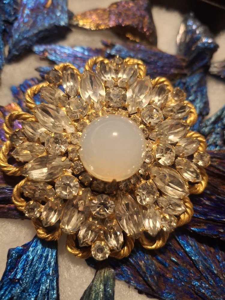 DeLizza and Elster a/k/a Juliana Lavish Opalescent Moonstone Cabochon Brooch