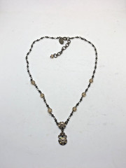 VTG LIZ PALACIOS CREAM COLOR PEARL W/COGNAC RHINESTONE/CRYSTAL DAINTY NECKLACE