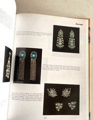 Pictorial Guide to Costume Jewelry Ariel Bloom HC
