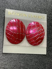 Vintage 1.2” Hot Pink Textured Oval Abstract Enameled Metal Drop Earrings