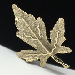Vintage Gold Tone Maple Leaf Brooch 2.5″