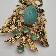 Vintage Austria Yellow Gold Plated Green Mottled Glass Festive Pendant W Chain