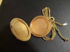 VtG 1940s LeStage 12kt G.F. Locket Pendant Scrollwork Calligraphy on 24″GF Chain