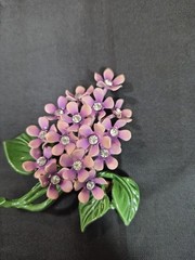 VTG ENAMEL GLASS PINK VIOLETS HYDRANGEA LILACS FLOWER BOUQUET CLUSTER BROOCH