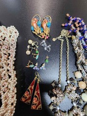 Vintage jewelry set of 21 in vintage purse
