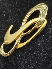 Vintage Signed Tona Ribbon Brooch Brushed and Textured Gold Tone Swirl Design