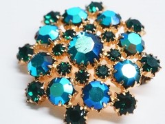 Vintage brooch Gablonz rhinestone green & blue-iridescent star.