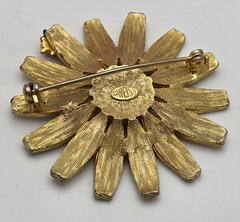 Vintage Weiss White Daisy Flower Brooch Ladybug Gold Tone Enamel 45mm Signed